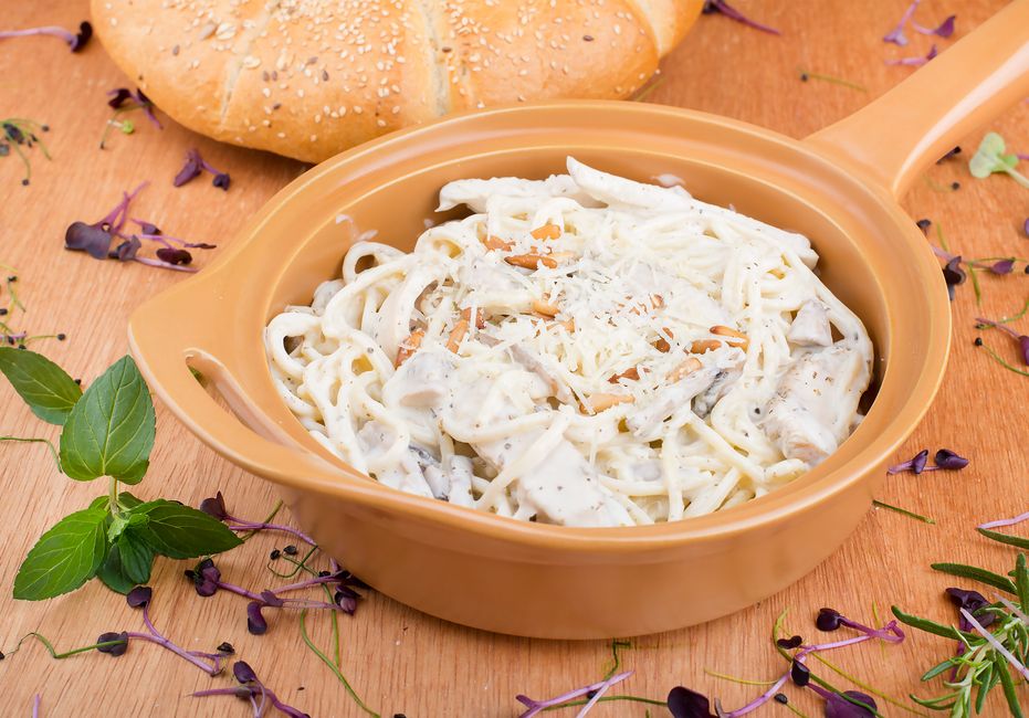 Chicken Alfredo pasta