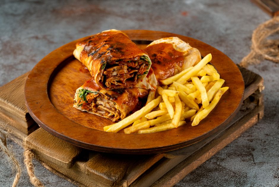 Chicken shawarma sandwich (medium, arabic bread)