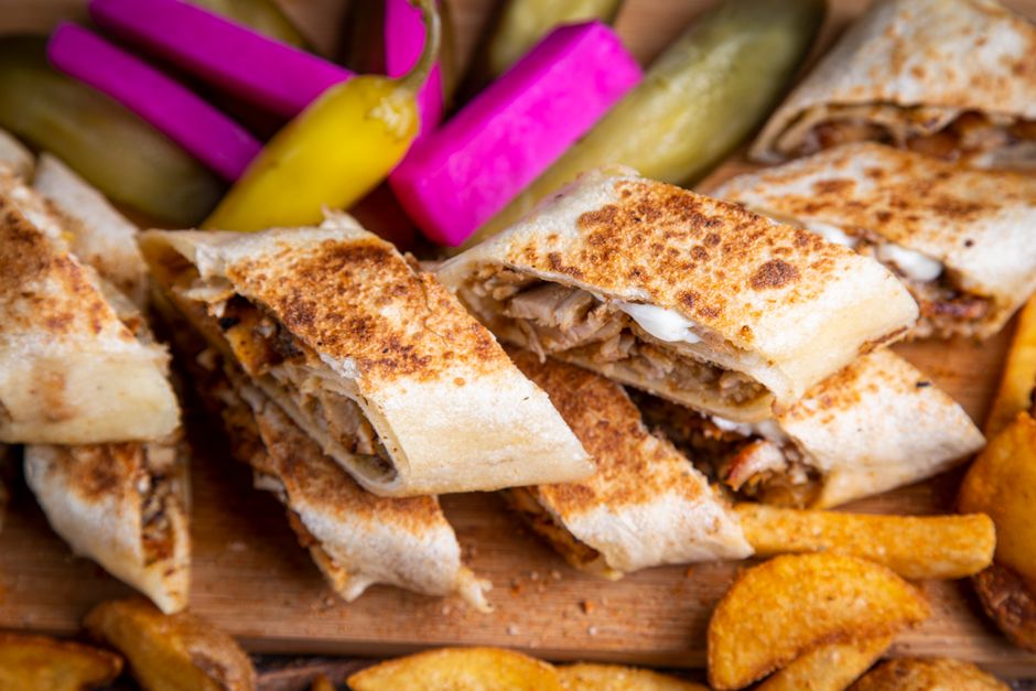 Chicken shawarma sandwich (small, arabic bread)
