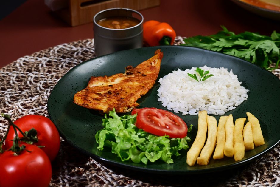 Cowpeas stew with rice (chicken half)