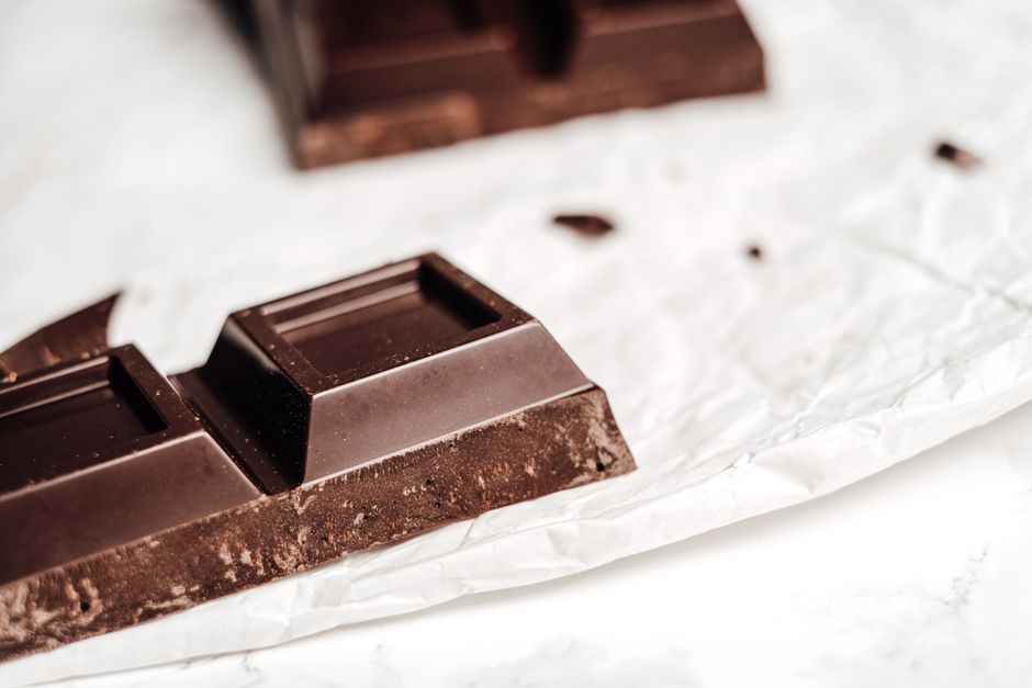 Dark chocolate bar