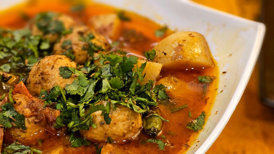 Kofta tray with tomato and potato