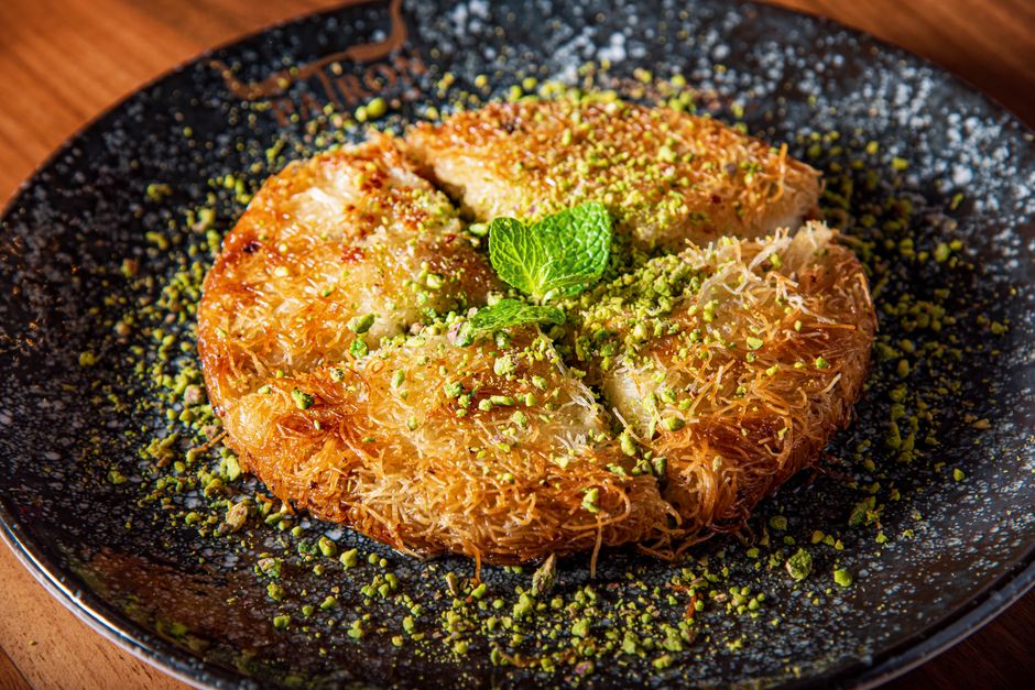 Kunafa sandwich with kaak (large, with syrup)