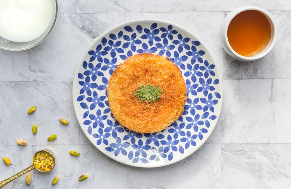 Kunafa sandwich with kaak (with syrup)