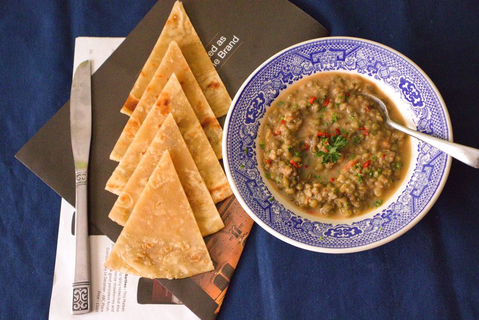 Lentil soup with bread