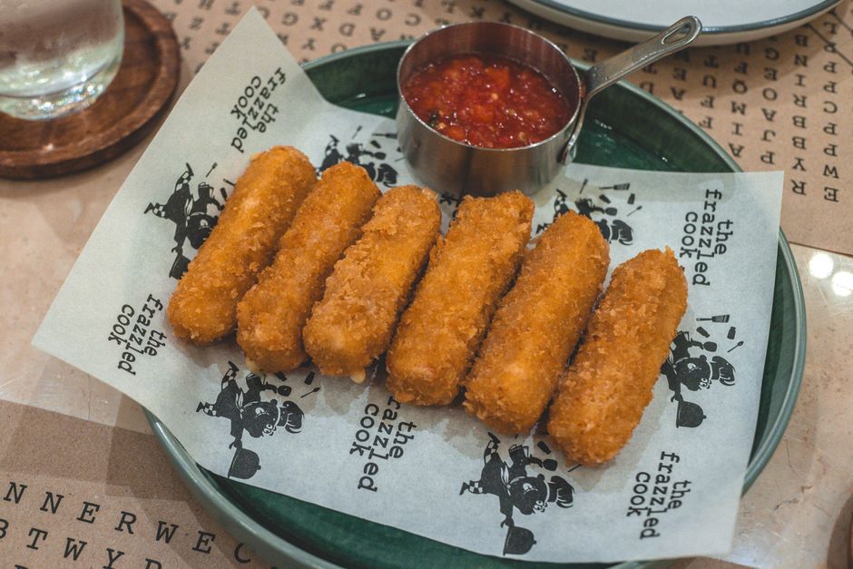 Mozzarella sticks (6 pcs)