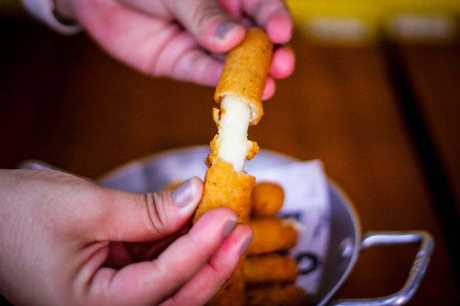 Mozzarella sticks (8 pcs)