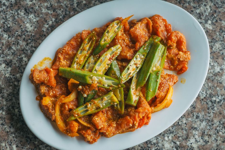 Okra stew with rice (chicken half)