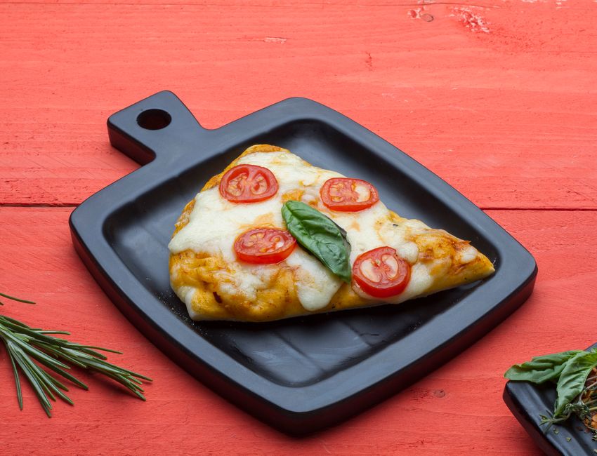 Pizza Margherita pan slice