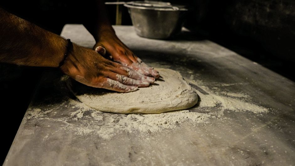 Pizza pan dough