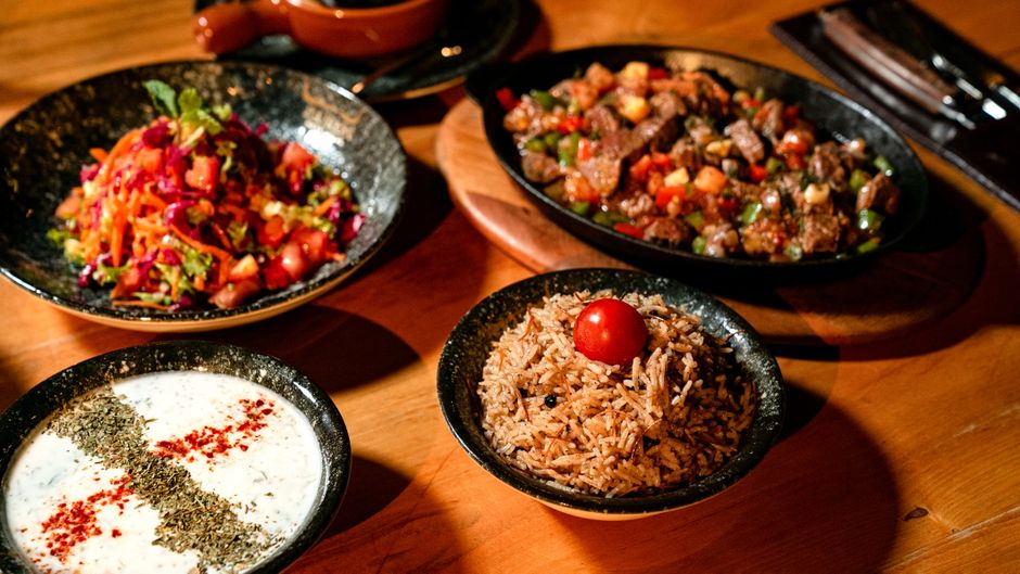 Shakriya (yogurt stew with meat or chicken) with rice