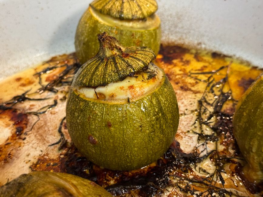 Stuffed zucchini (rice)